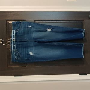 Like-new Distressed Jean Capris
